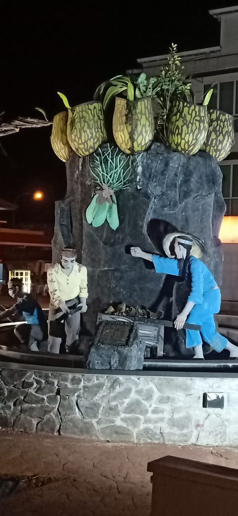 China miners statue Bau 27 Nov 2021