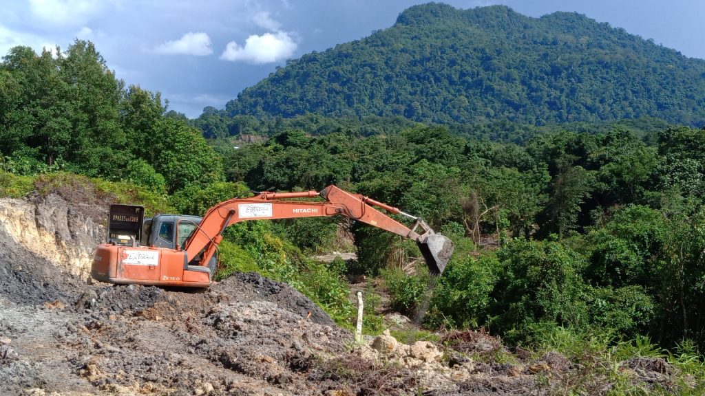 Excavator preparing drill pad 10 Nov 2021