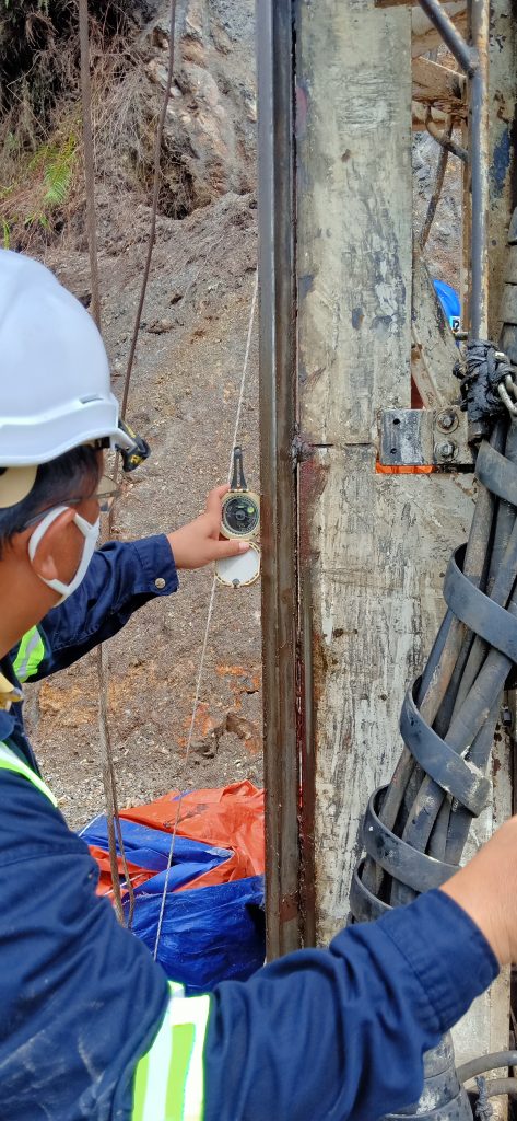 Geology Manager Nate seting the mast up vertical for the second Jugan Hole 19 Nov 2021