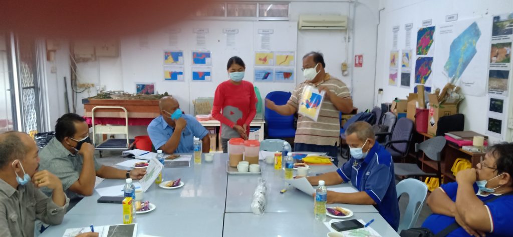 Nate explaining Au mineral potentail at Pejiru 23 Nov 2021