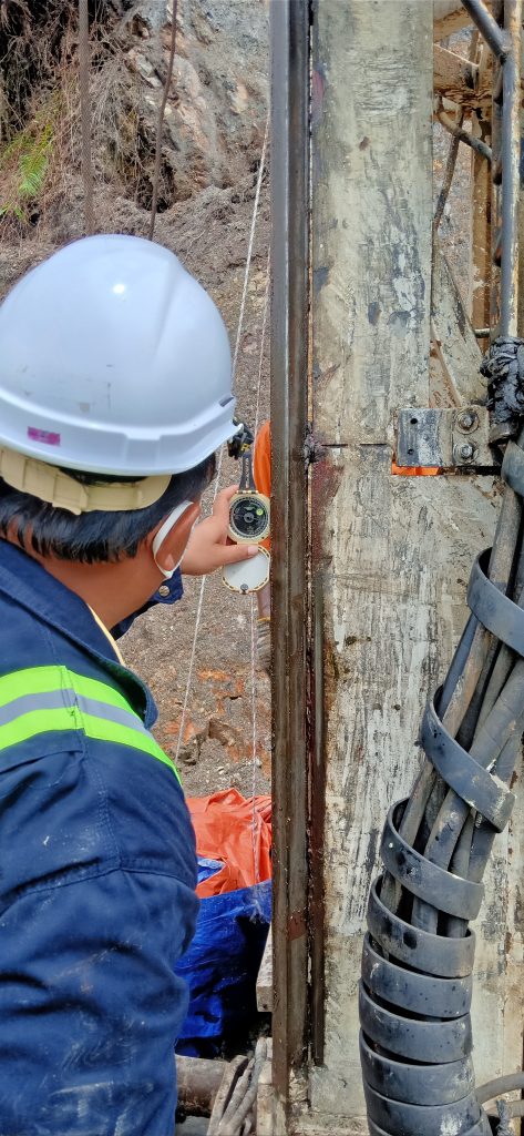 Mast up vertical for the second Jugan Hole